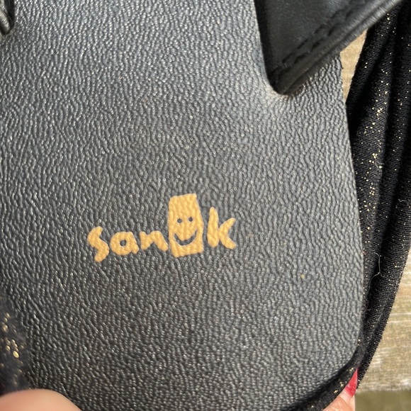 EUC Sanuk yoga sandals - Picture 5 of 11